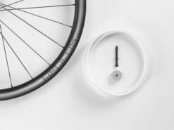 BONTRAGER Aeolus RSL 37 TLR Disc Road Front 9 BONTRAGER Aeolus RSL 37 TLR Disc Road Front -Bontrager Outlet Store bontrager aeolus rsl 37 tlr disc front wheel 383434 11