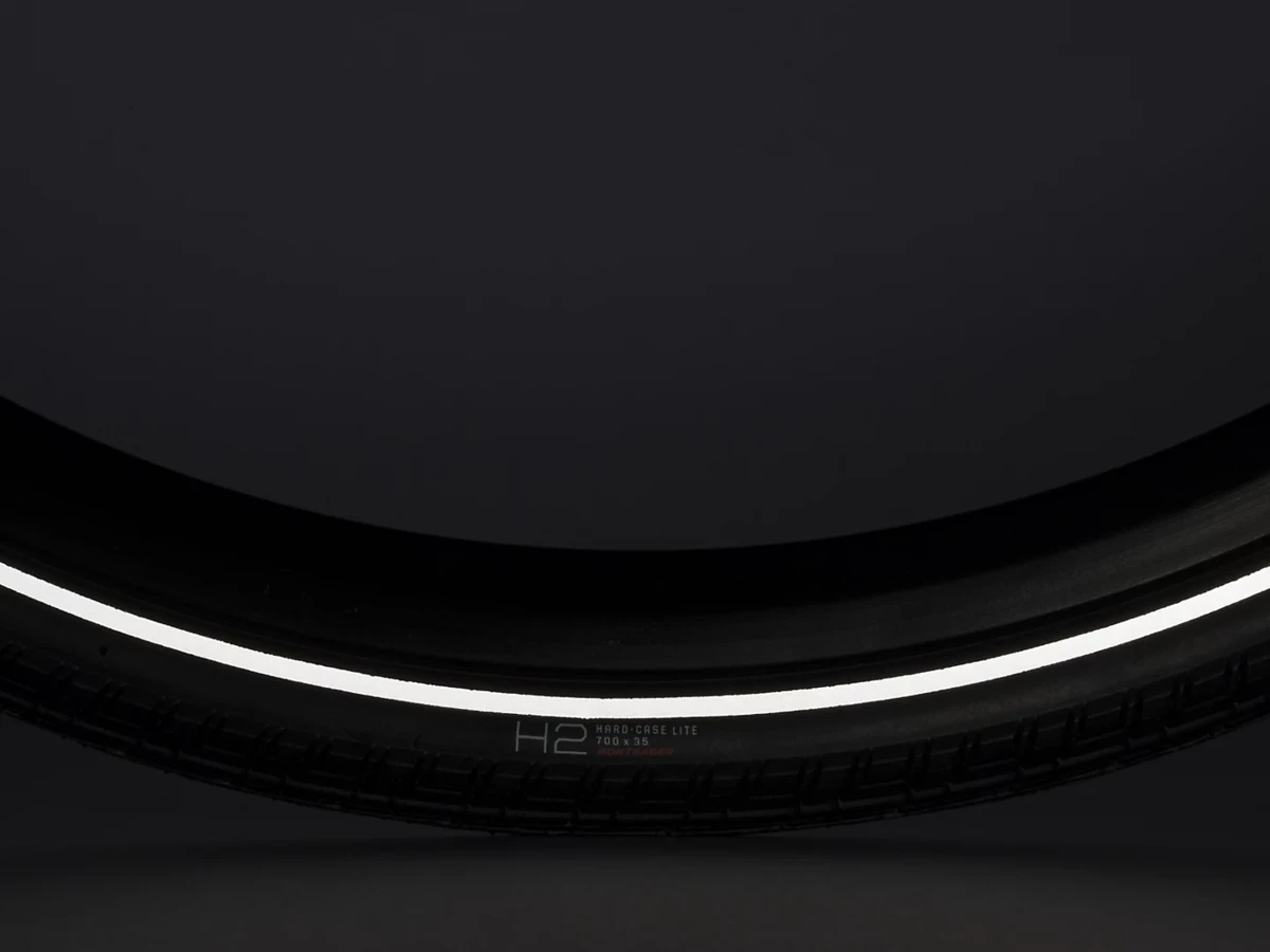Bontrager H2 Hard-Case Lite Hybrid Tire 700C 5 Bontrager H2 Hard-Case Lite Hybrid Tire 700C - Image 5