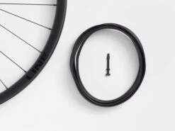 BONTRAGER Line Pro 30 TLR Boost 29 MTB Front -Bontrager Outlet Store bontrager line pro 30 tlr boost 29 mtb wheel 383440 11 1