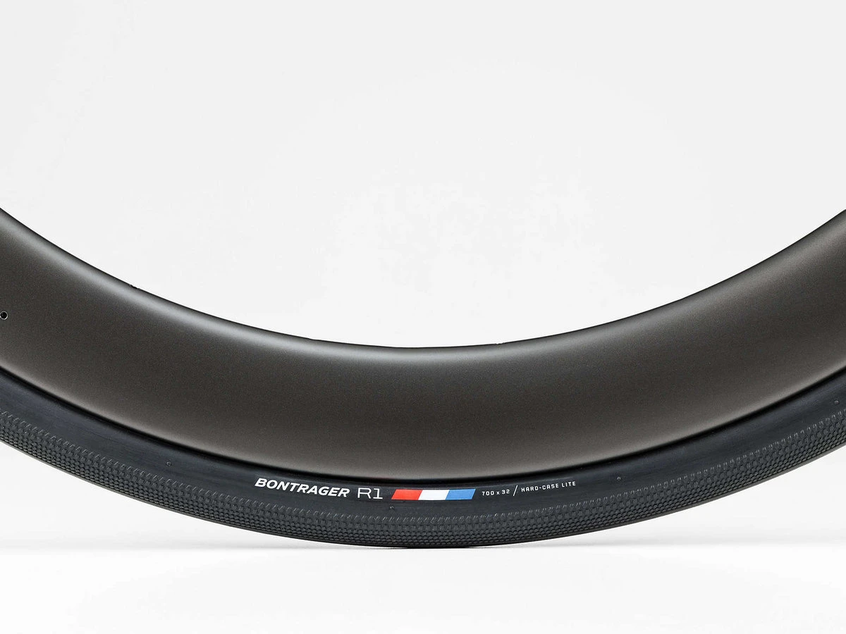 Bontrager R1 Hard-Case Lite Road Tire 3 Bontrager R1 Hard-Case Lite Road Tire - Image 3